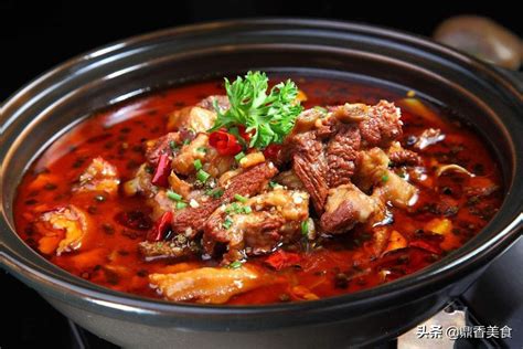  Spicy-Tangy Henan Lamb Stew:  Är du redo för ett kulinariskt äventyr som exploderar med smak och värme?